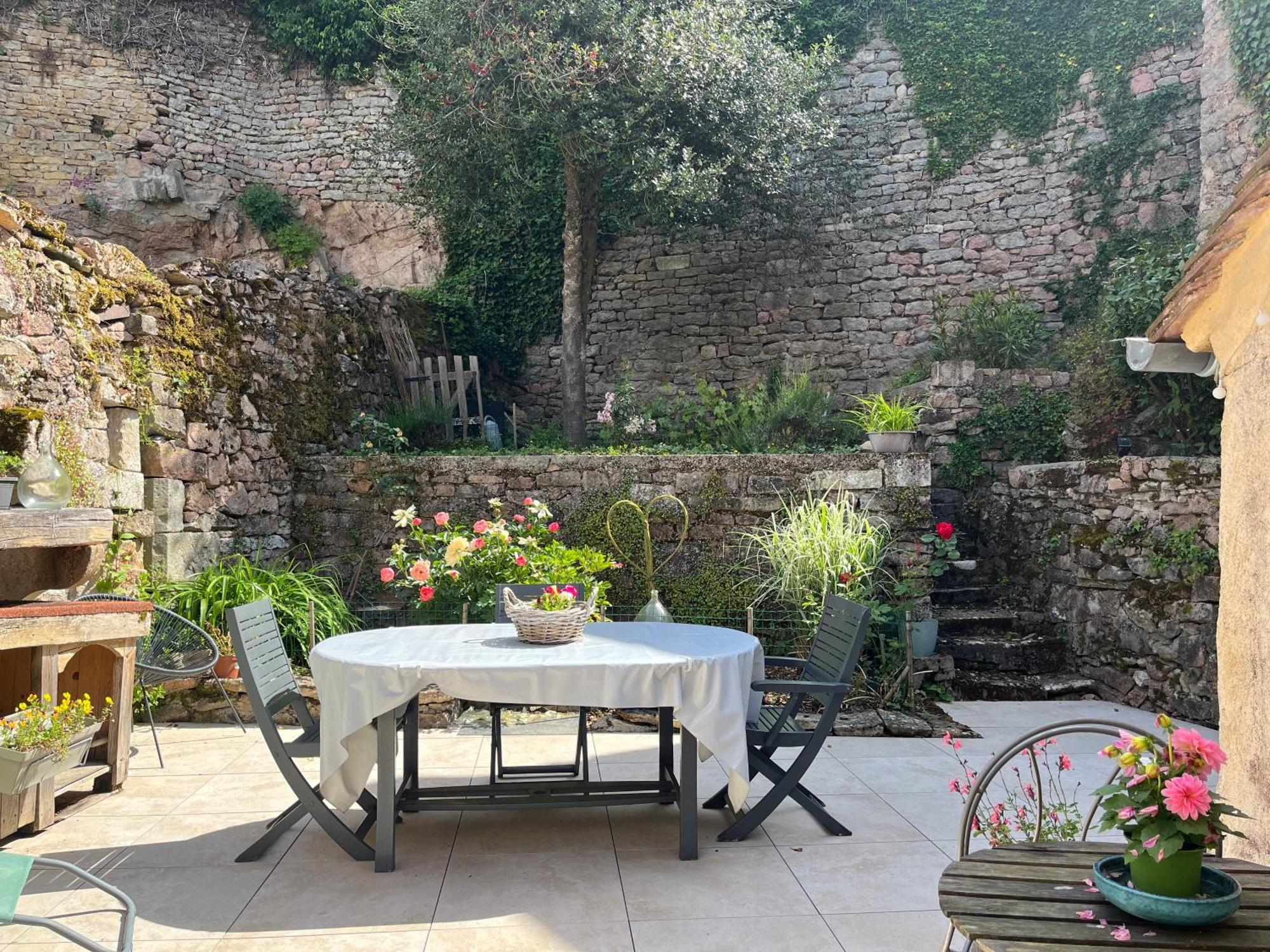 Maison Cosy En Plein Centre Ville Semur-en-Auxois Eksteriør billede